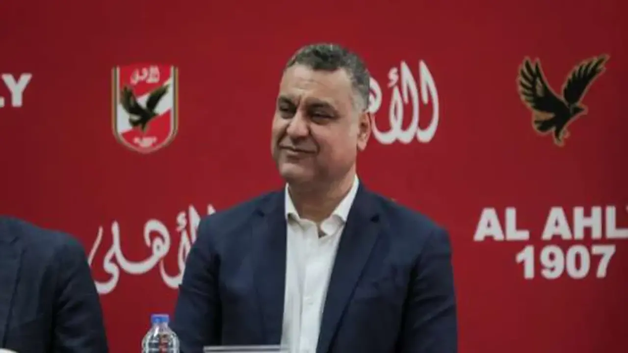 خالد العوضي يعقد اجتماعًا مع وفد الاتحاد الإفريقي لكرة السلة لتعزيز التعاون الرياضّي